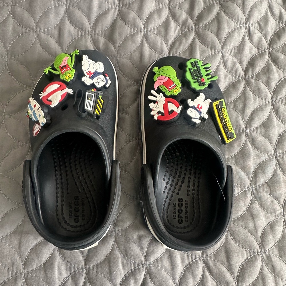 CROCS Kids' Black Slippers with Gosthbusters Charms